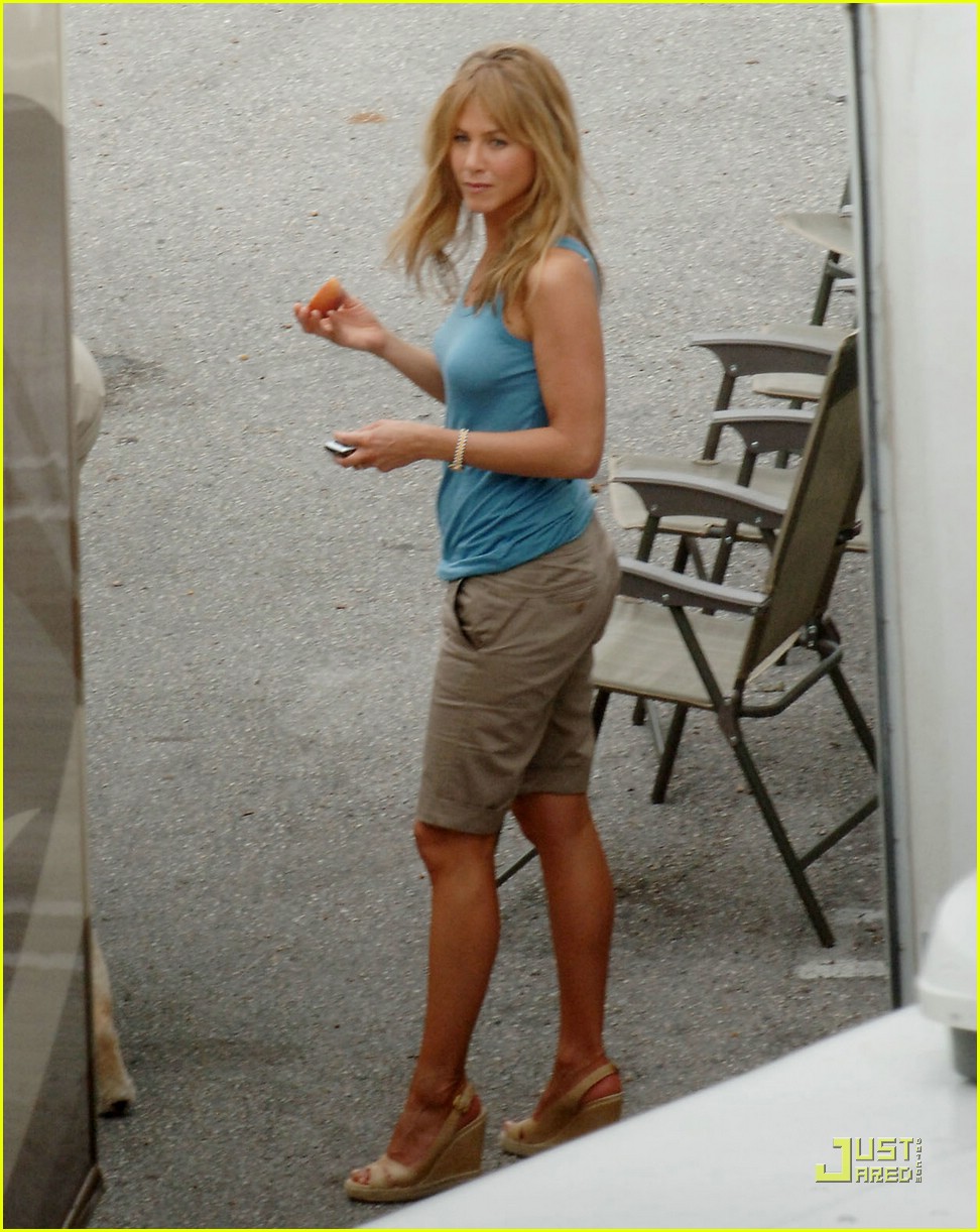 Full Sized Photo of jennifer aniston happy healthy 03 | Photo 1003791