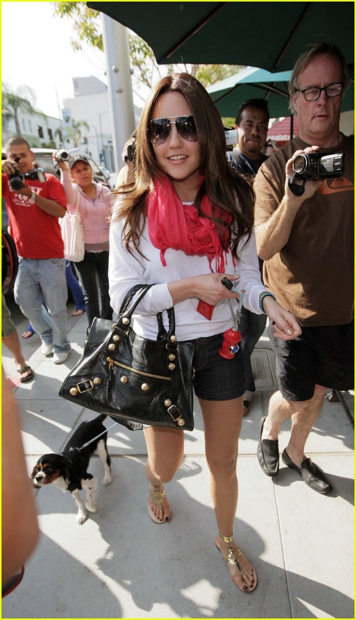 Full Sized Photo of amanda_bynes_hair_studio_beverly_hills