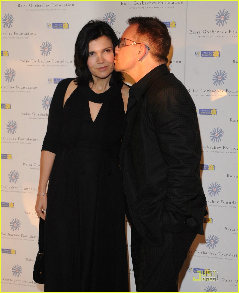 Full Sized Photo of bono platform shoes 09 Photo 1190051