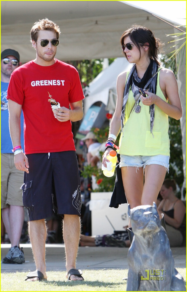 Jessica Stroup couple