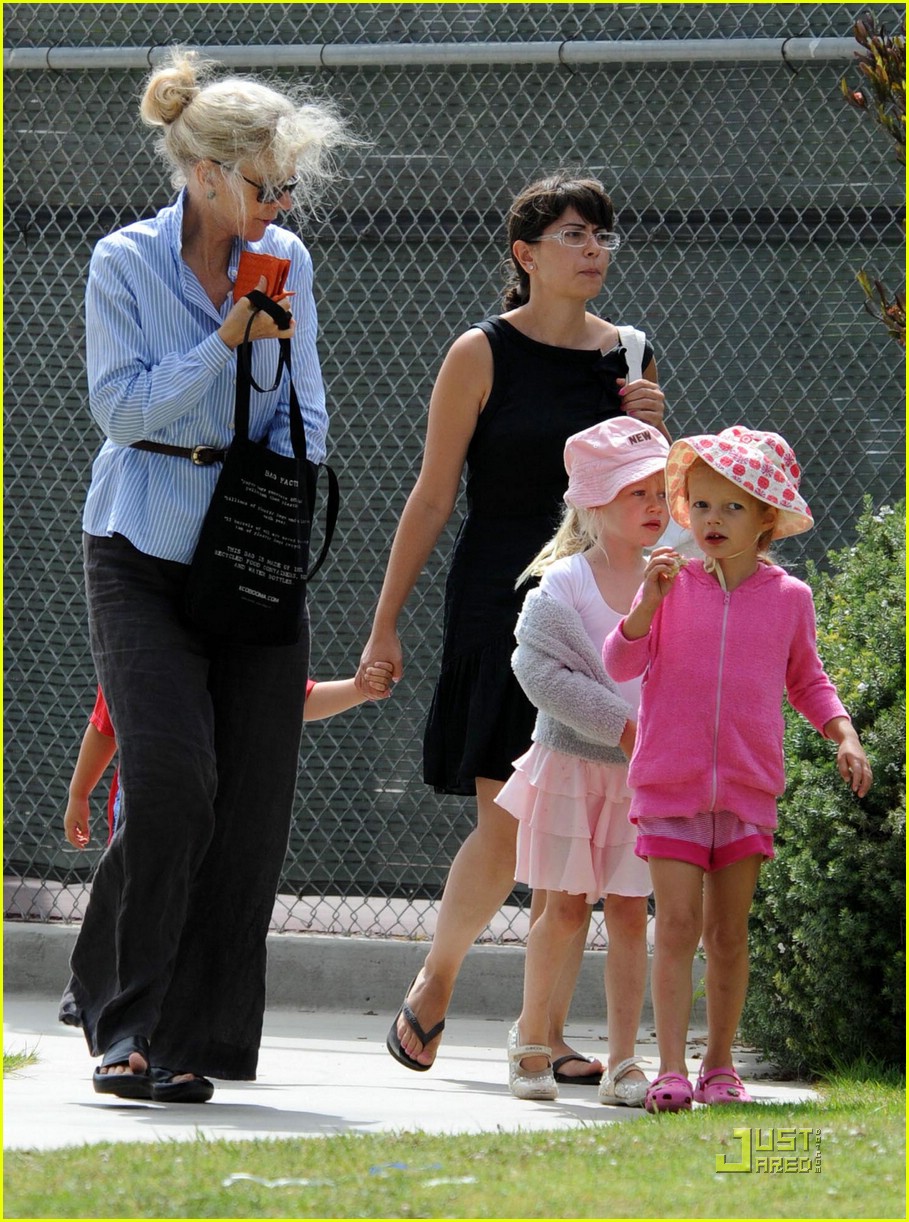 Full Sized Photo of gwyneth paltrow kids snow cones 17 | Photo 2031161