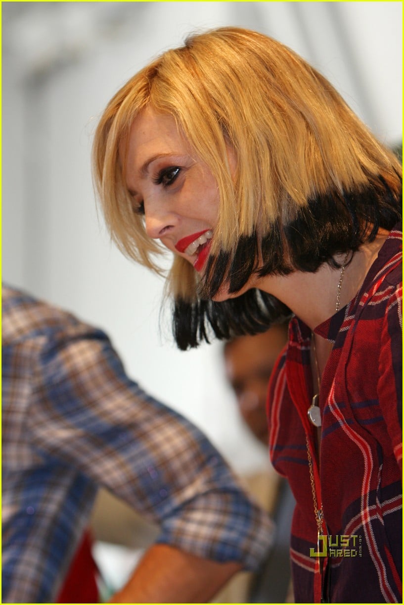 Full Sized Photo Of Drew Barrymore Hair Black Dye 02 Photo