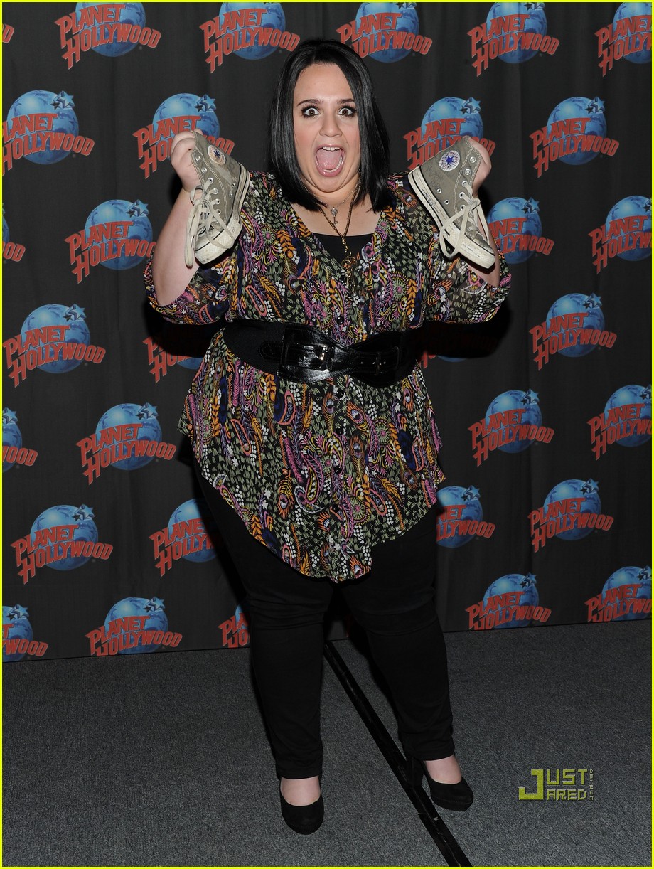 Nikki Blonsky: Funny Faces at Planet Hollywood: Photo 2474022 | Nikki