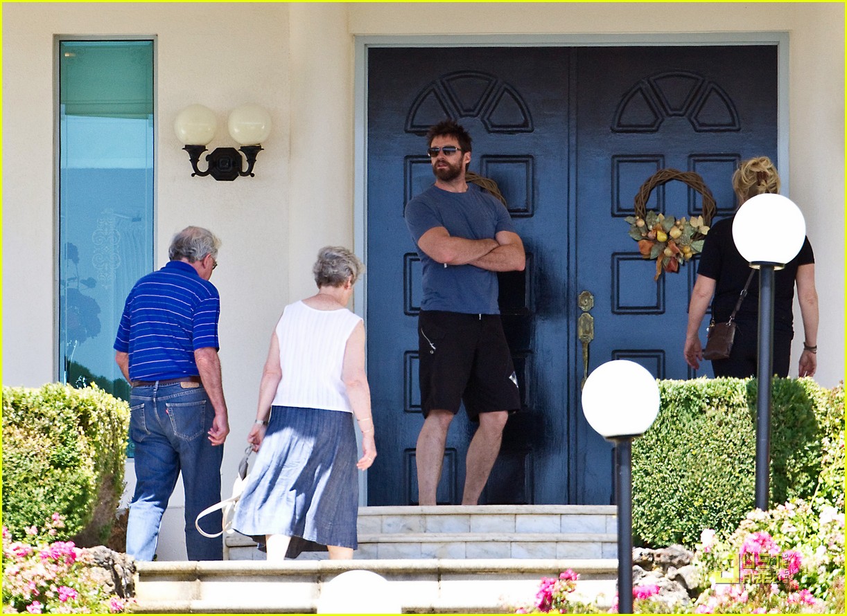 Full Sized Photo of hugh jackman house hunting melbourne 05 Photo