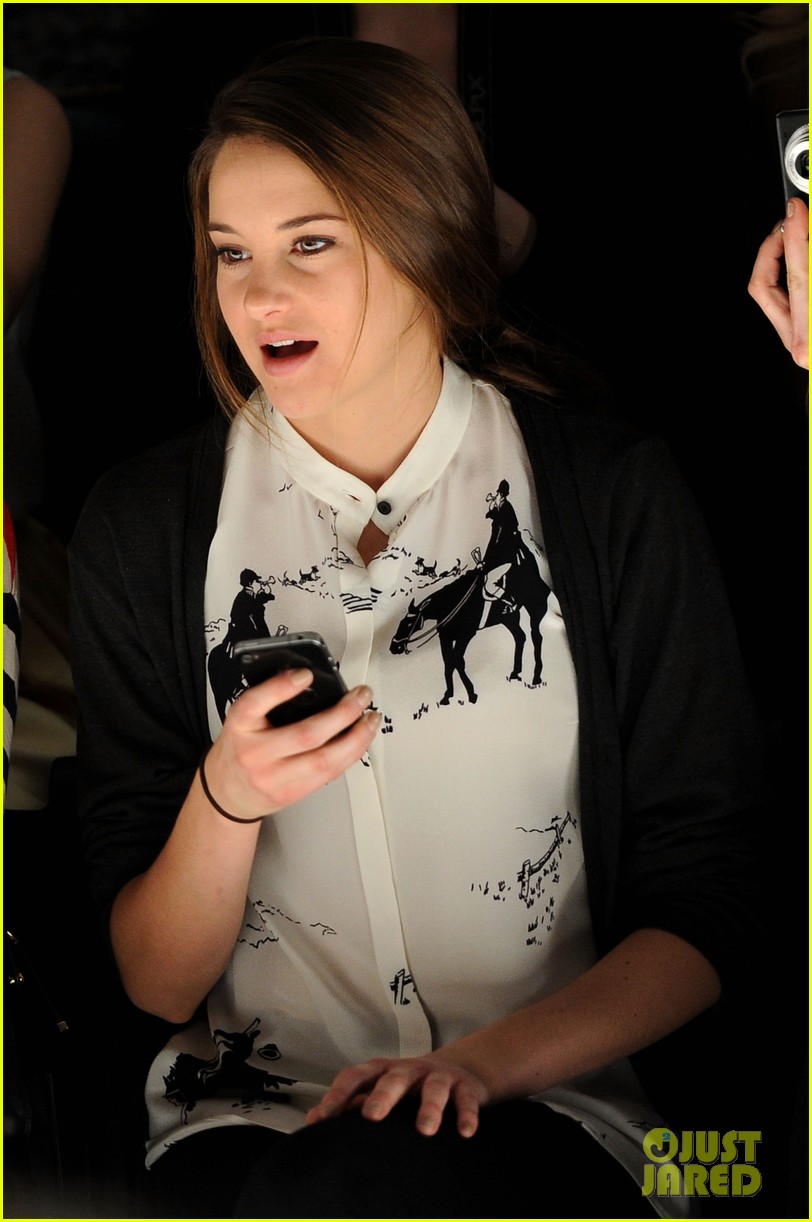 Full Sized Photo Of Shailene Woodley Vs Magazine Photoshoot 05
