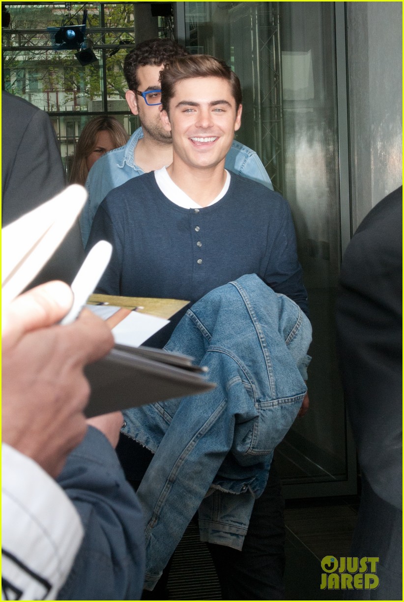 Zac Efron & Taylor Schilling Berlin Premiere of "The Lucky One