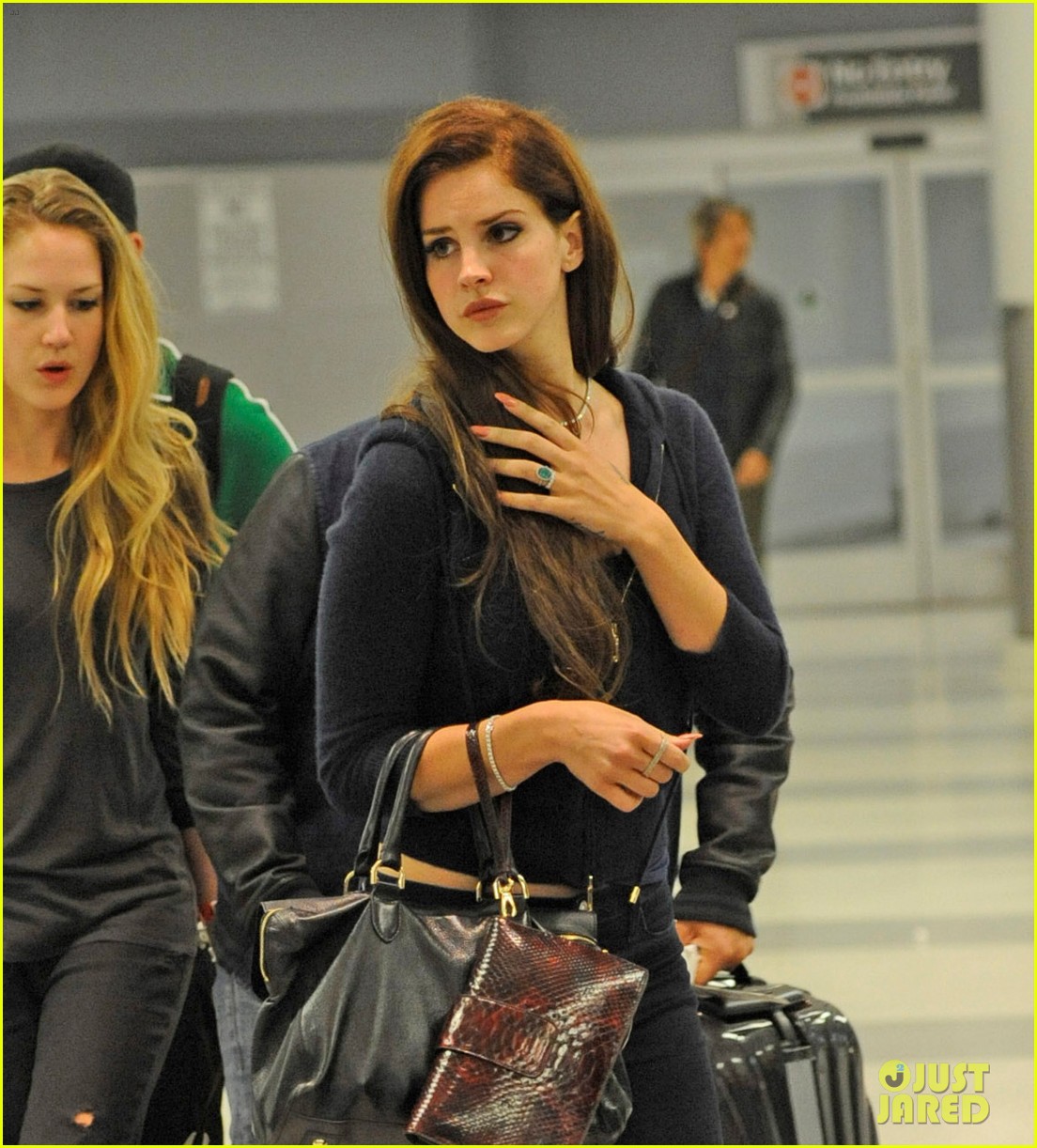 rey-airport-01.jpg