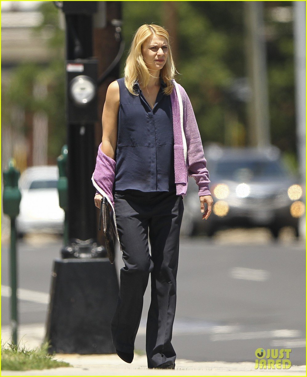 Claire Danes Baby Bump