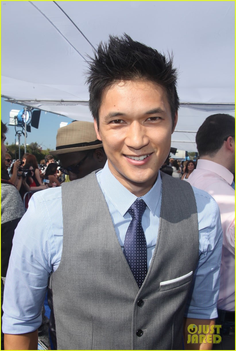 Lea+michele+and+cory+monteith+holding+hands