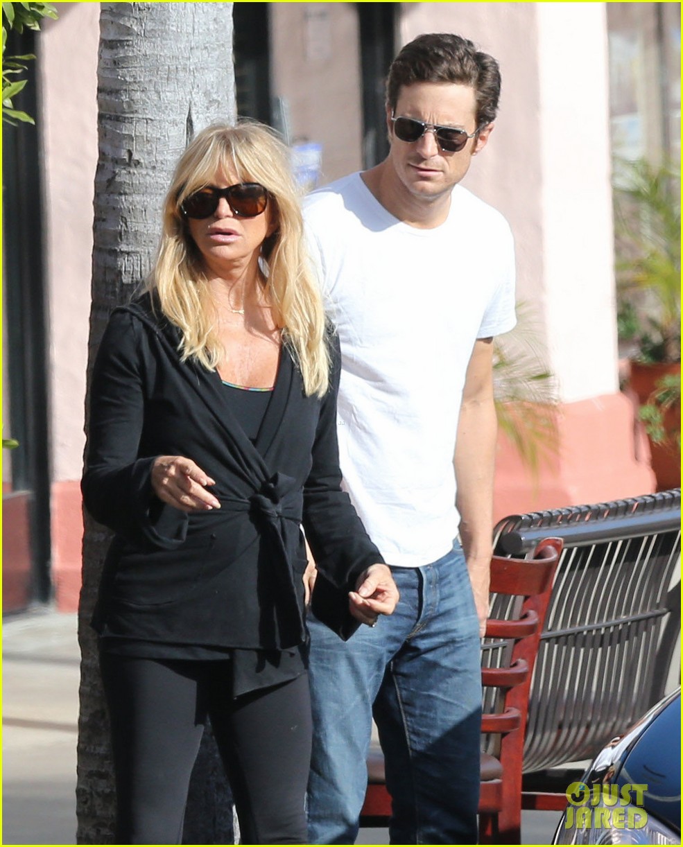 Kate Hudson: Mom Goldie Hawn’s Birthday Lunch!: Photo 2762761 | Bingham