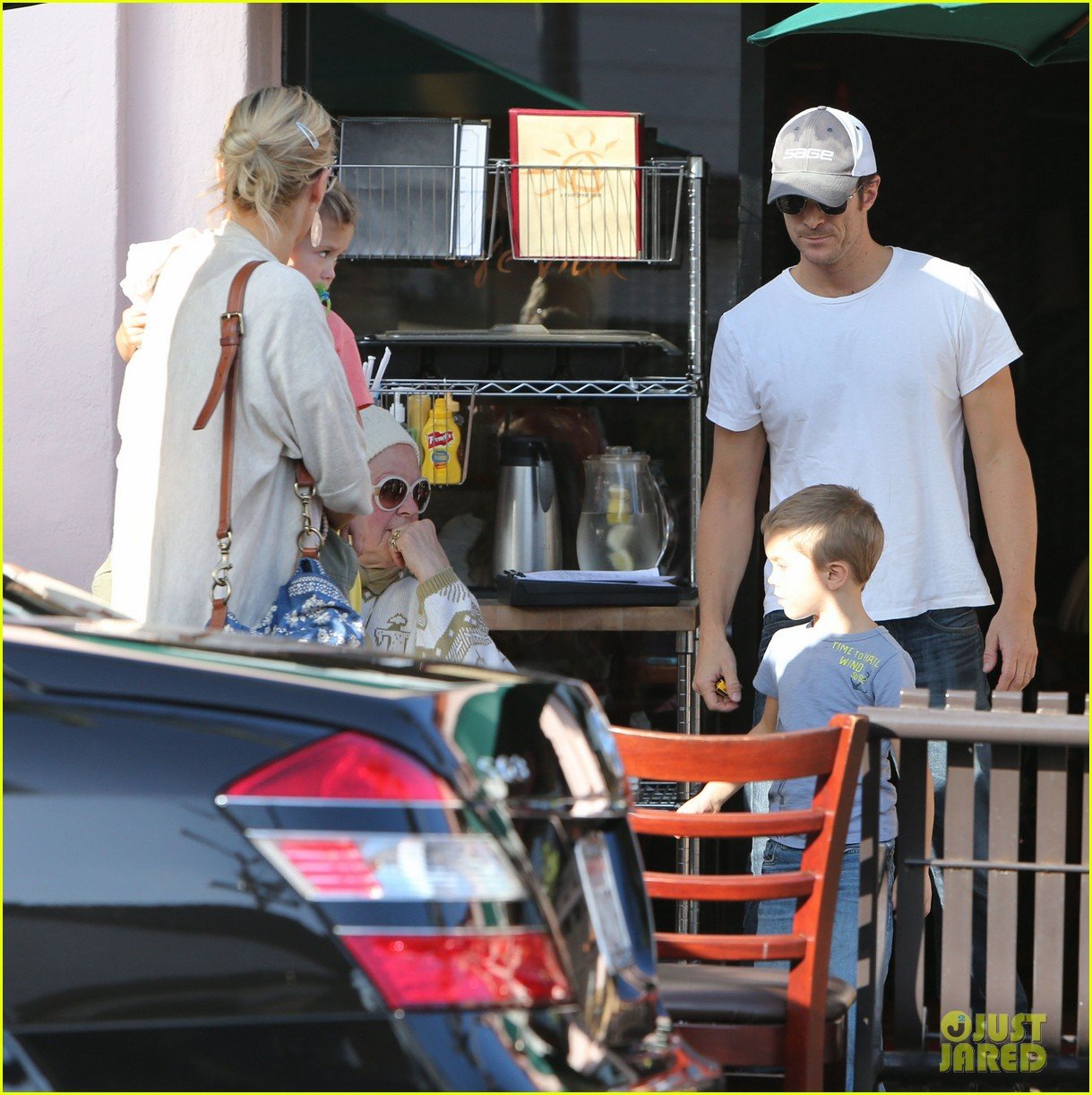 Kate Hudson: Mom Goldie Hawn’s Birthday Lunch!: Photo 2762764 | Bingham