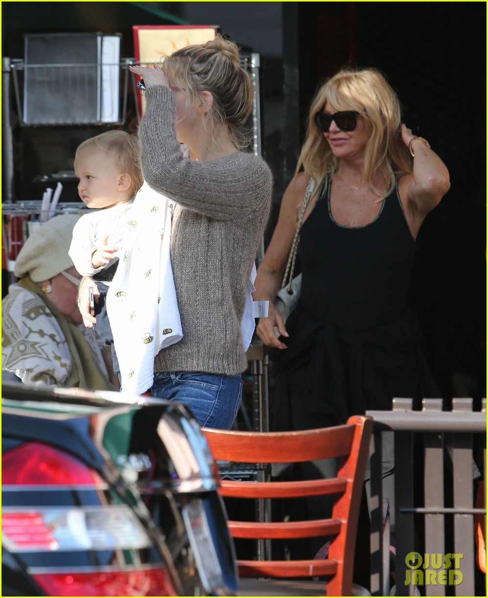 Kate Hudson: Mom Goldie Hawn’s Birthday Lunch!: Photo 2762769 | Bingham