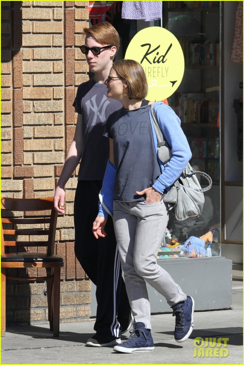Full Sized Photo of jodie foster venice beach breakfast with son