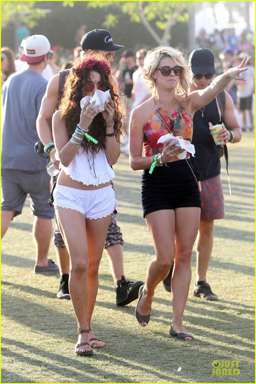 Full Sized Photo of vanessa hudgens austin butler neon carnival bumper