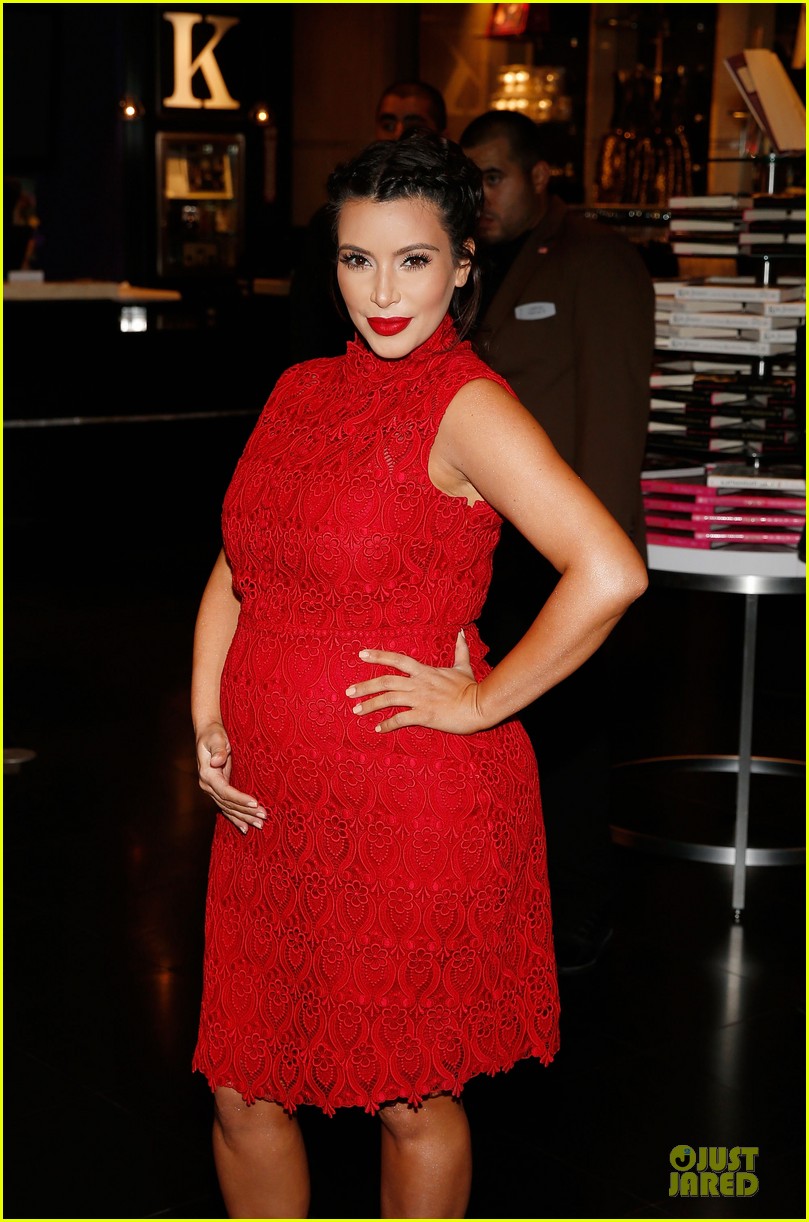 Pregnant Kim Kardashian Glam Perfume Promotion in Las Vegas! Photo