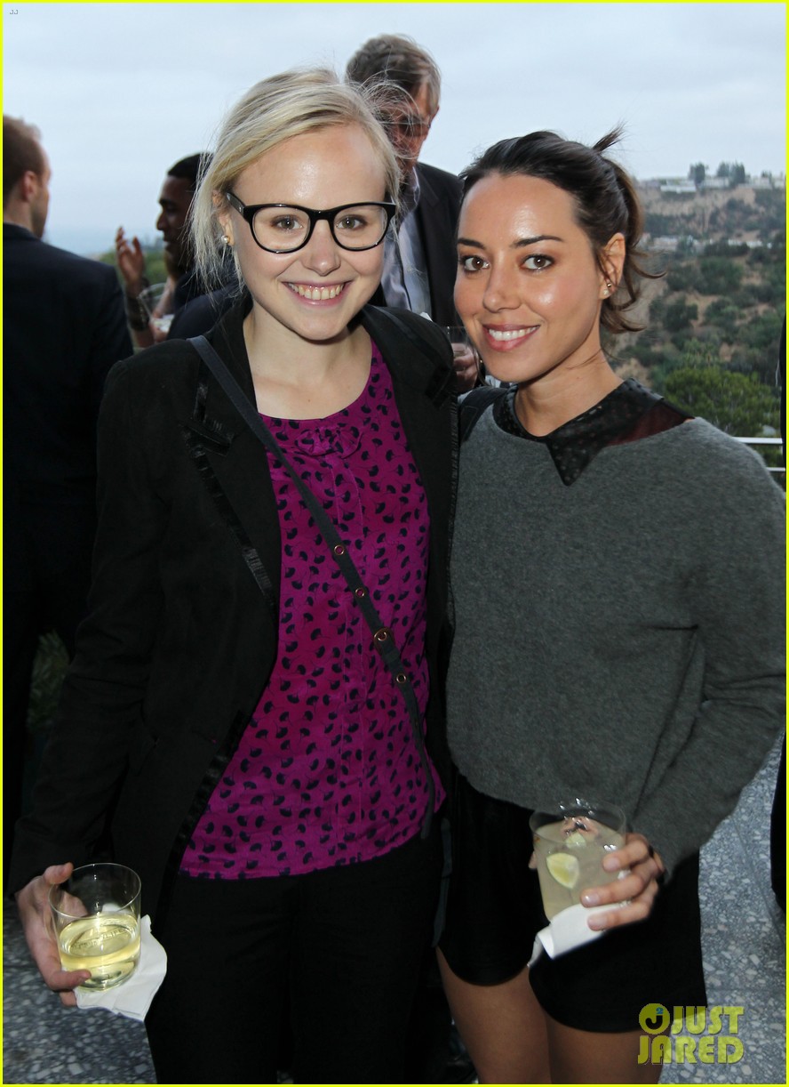 Are amy poehler and aubrey plaza really dating