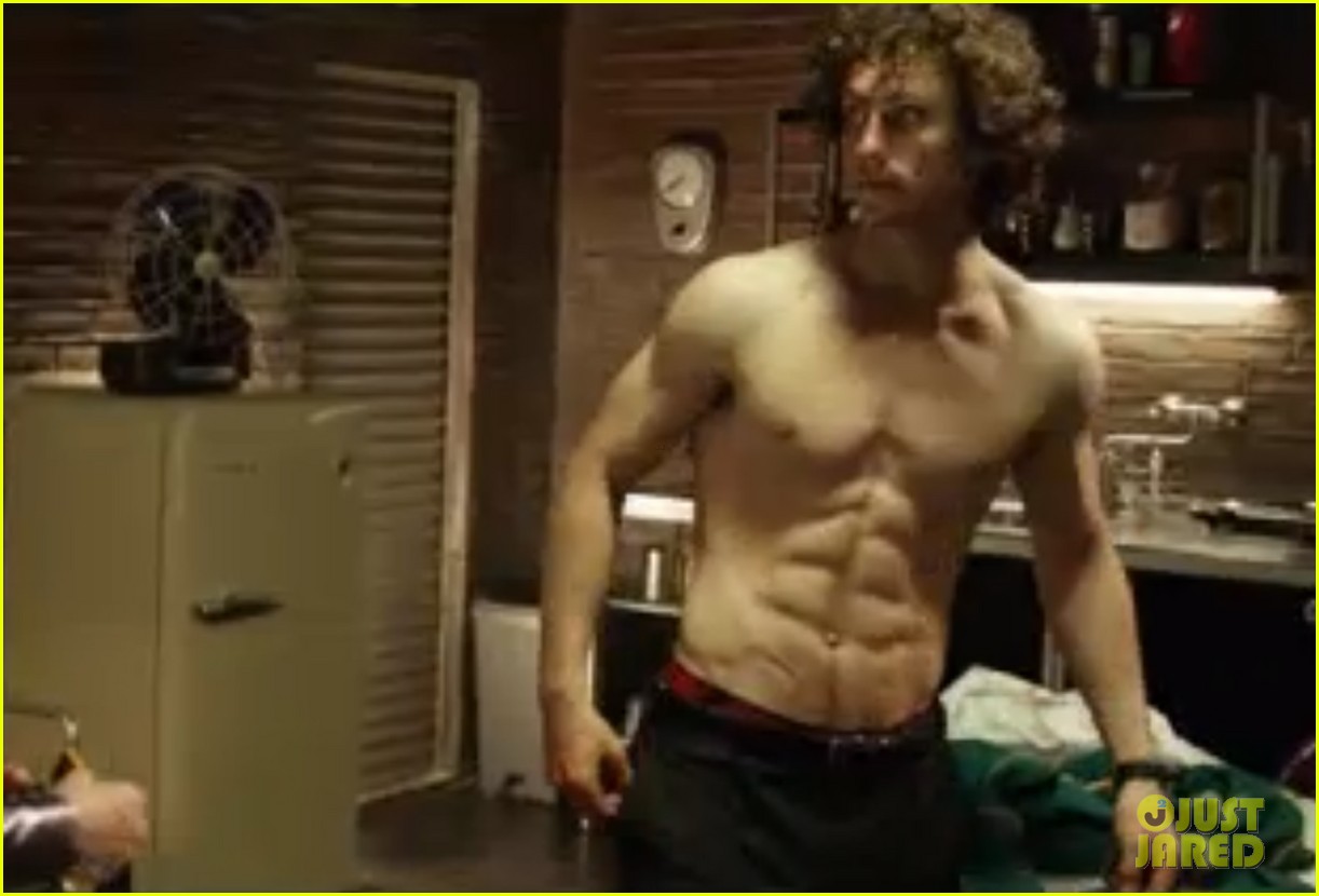 Full Sized Photo Of Aaron Johnson Shirtless Pull Up Kick Ass 2 02