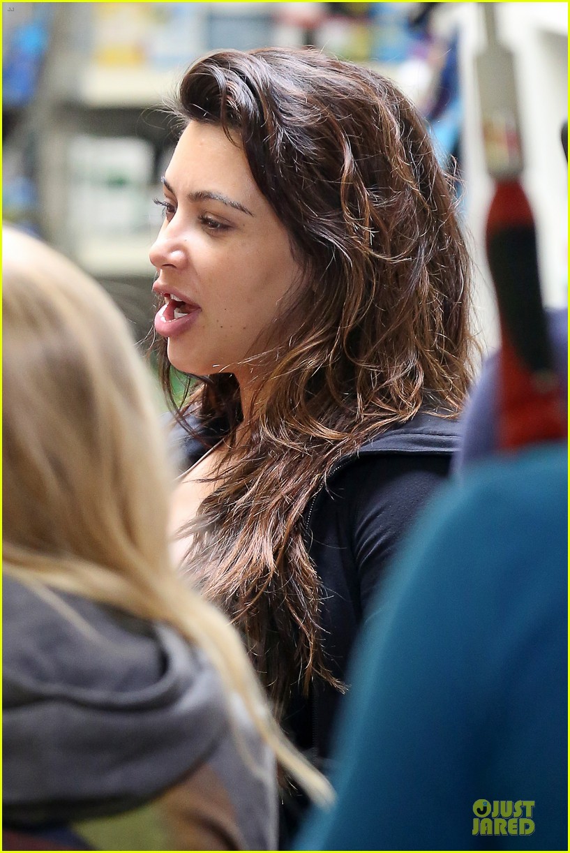 Full Sized Photo Of Pregnant Kim Kardashian Natural Glow At The