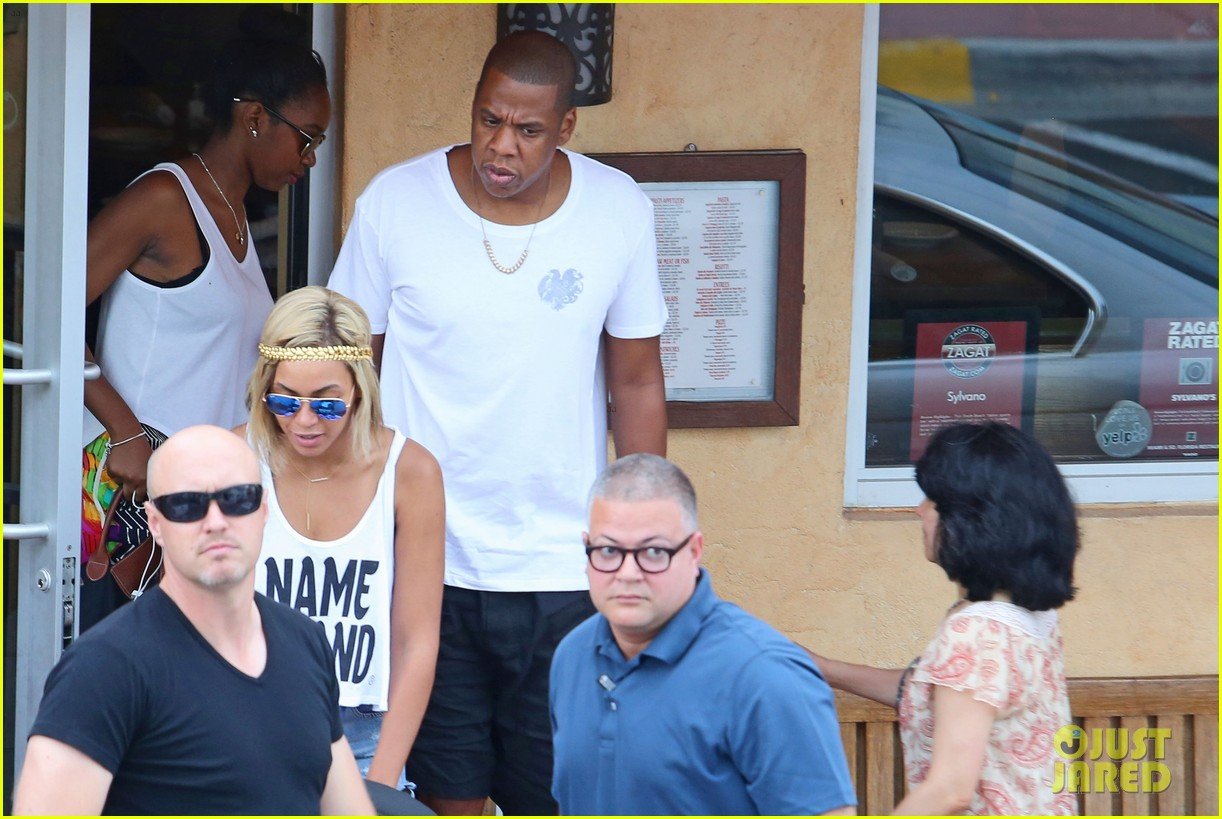 Beyonce Flaunts Longer Hair At Lunch With Jay Z Blue Ivy Photo