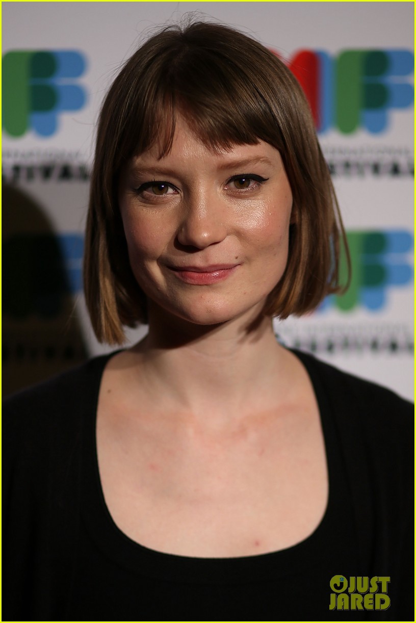 Full Sized Photo of mia wasikowska turning world premiere 02 | Photo