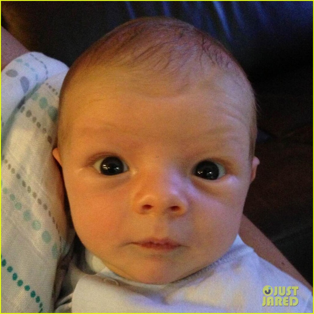 josh duhamel fergie share new photo of baby axl 03