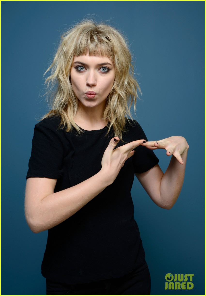 imogen-poots-all-by-my-side-portait-session-at-tiff-2013-09.jpg