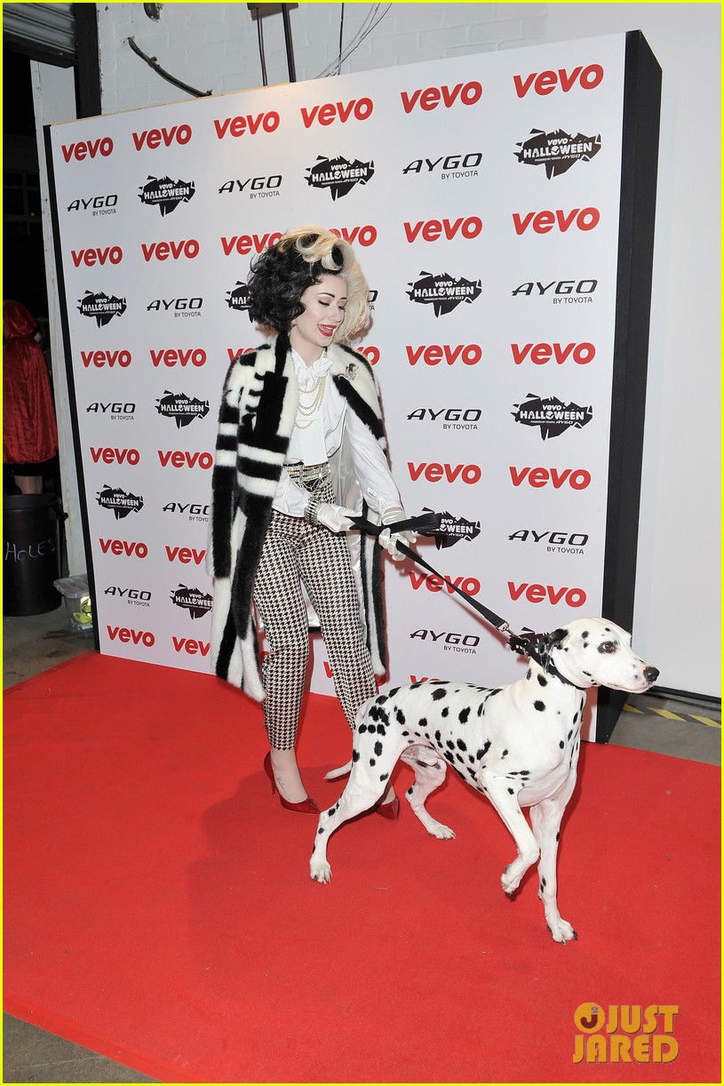 Full Sized Photo of iggy azalea lorde vevo halloween showcase in london Full Sized Photo of iggy azalea lorde vevo halloween showcase in london