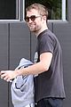 robert pattinson bulks up at workout session 04
