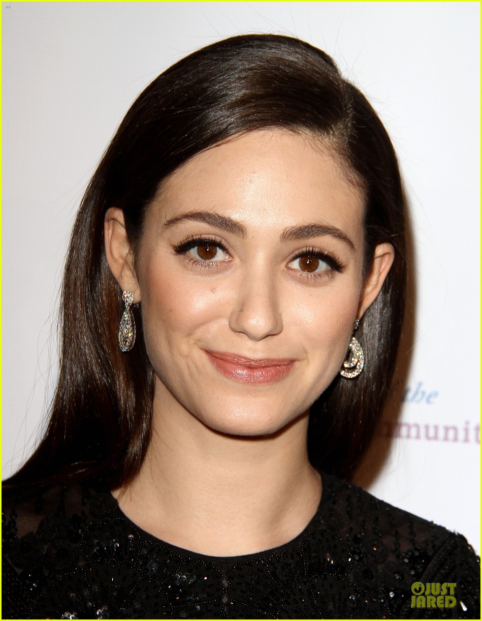 Full Sized Photo of emmy rossum backs saban community clinic dinner