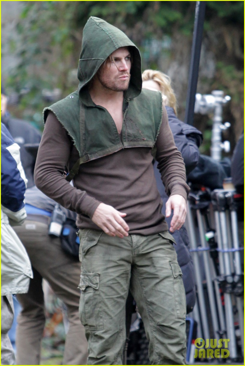 Full Sized Photo Of Stephen Amell Long Haired Wig For Arrow Scenes