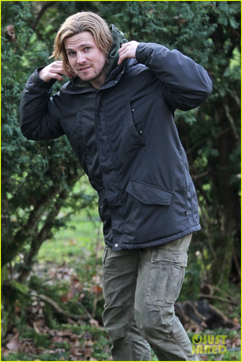 Full Sized Photo Of Stephen Amell Long Haired Wig For Arrow Scenes