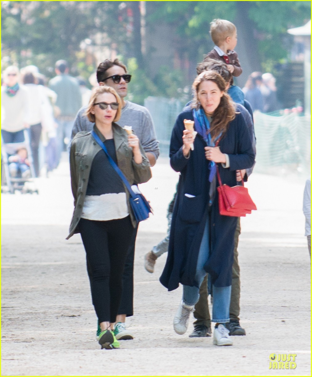 scarlett johansson pregnancy cravings in paris 03