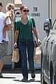 natalie portman goes green healthy at m cafe 03