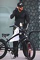 kellan lutz bikes to pilates class dinner 02
