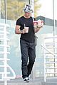 gavin rossdale carries starbucks for six 05