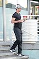 gavin rossdale carries starbucks for six 08