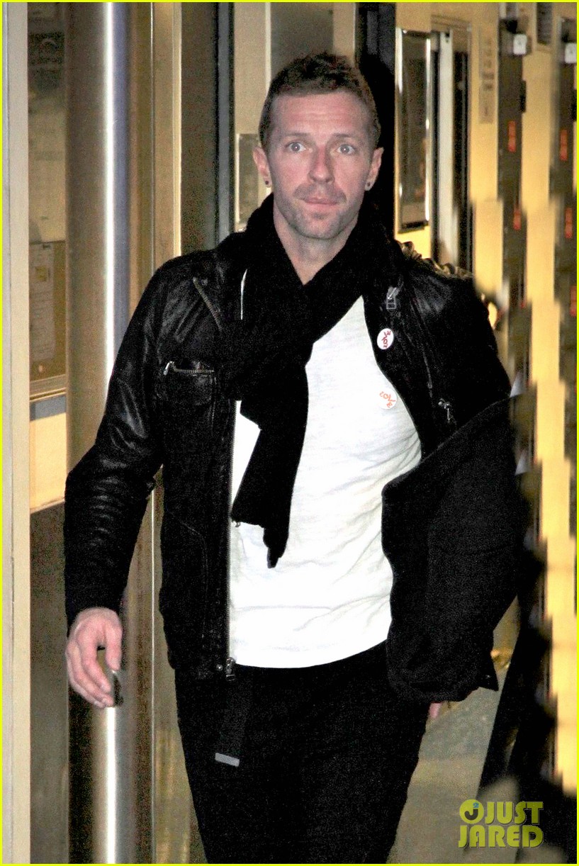 Full Sized Photo of chris martin sky full of stars 01 | Photo 3261690