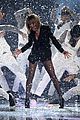 taylor swift brit awards 2015 performance 01