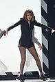 taylor swift brit awards 2015 performance 08