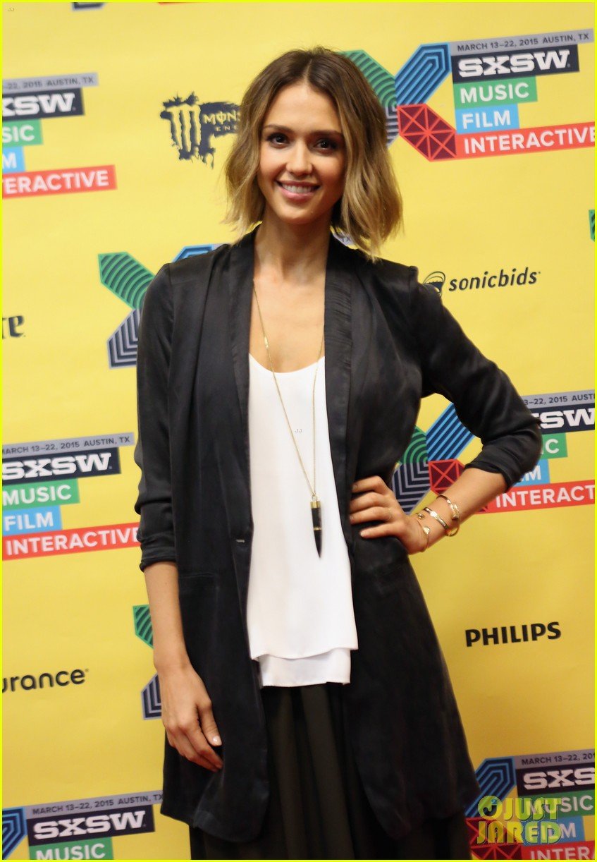 Full Sized Photo Of Jessica Alba Shows Off Her New Bob Haircut 07