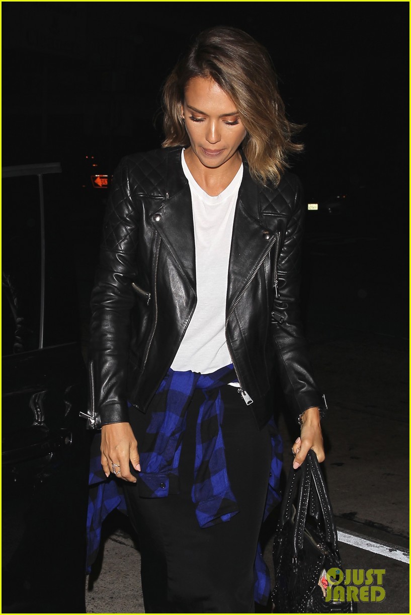 Full Sized Photo of jessica alba looking stylish at craigs 04 | Photo