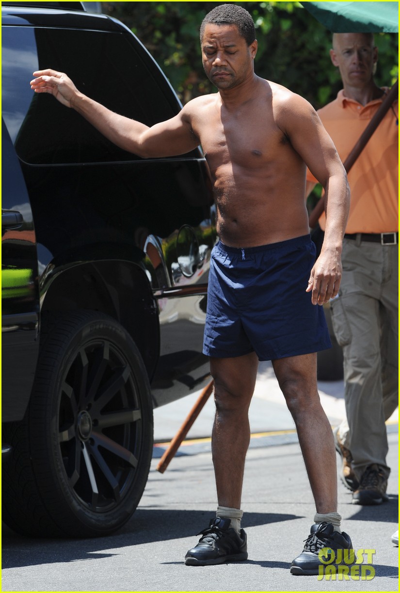 Full Sized Photo of cuba gooding jr shirtless american crime 01 | Photo