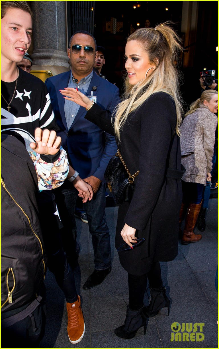 khloe kardashian reveals why her brother rob lives with her 01