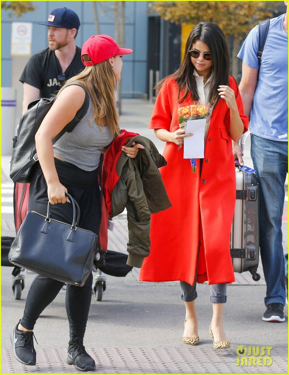 selena gomez louis vuitton bag