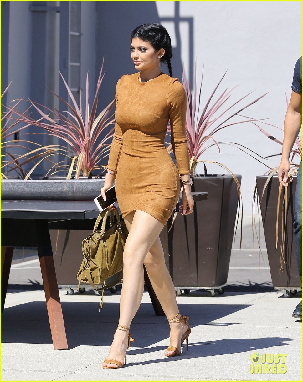 kylie jenner flaunts her curves in skin tight dress 01