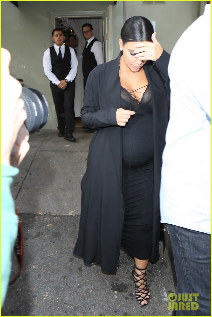 kim kardashian invites fans to birthday brunch 01