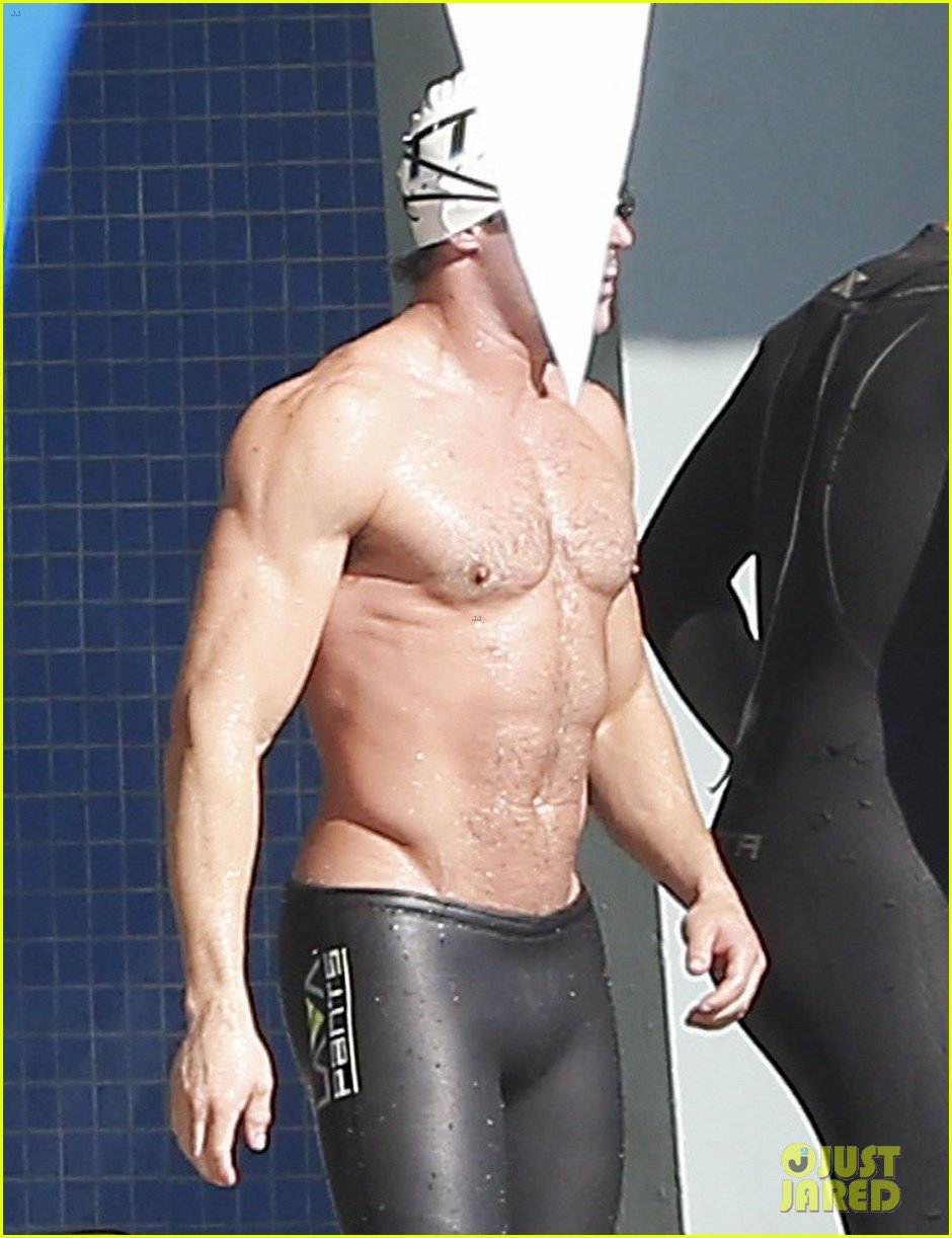 zac efron goes shirtless for baywatch swimming lessons 18