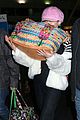miley cyrus wears ring at airport 19