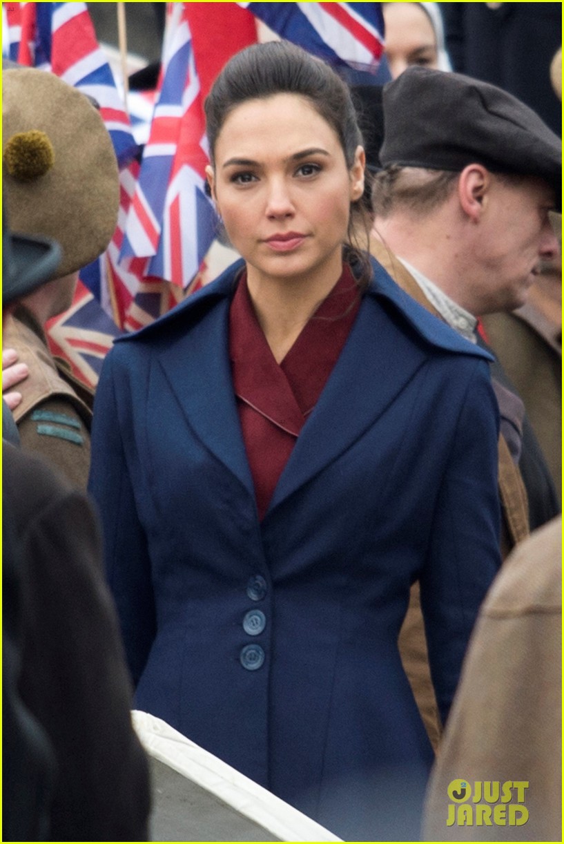 Full Sized Photo of gal gadot filming wonder woman london trafalgar