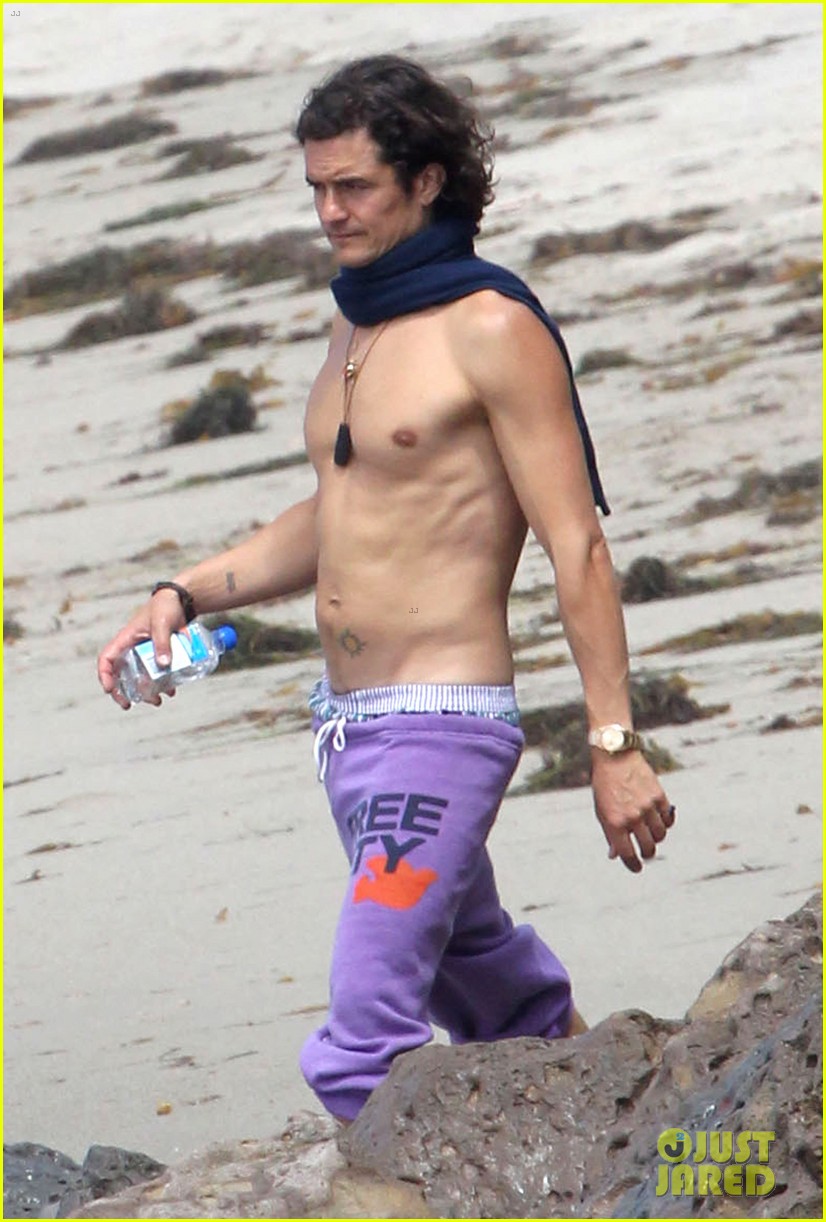 Full Sized Photo of orlando bloom strips down at the beach again 29 | Photo 3727903 | Just Jared